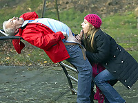 Bruce is just cleaning out the gutters of his house when there is a screaming way below him: His rubbish is hitting her right on the head. She even climbs his ladder to give him a good hiding. But Bruce has a way of handling angry women...